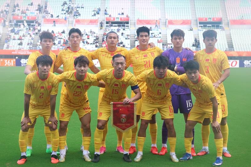 中国队首发球员在赛前合影